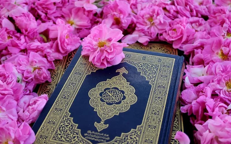 Islamic calligraphy representing the declaration of faith recited by Muslims worldwide